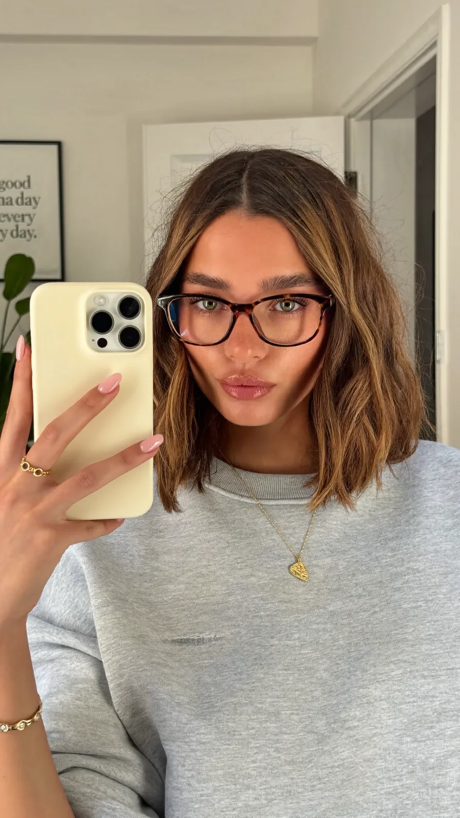 Modern Shoulder-Length Wavy Lob with Honey Blonde Balayage Highlights
