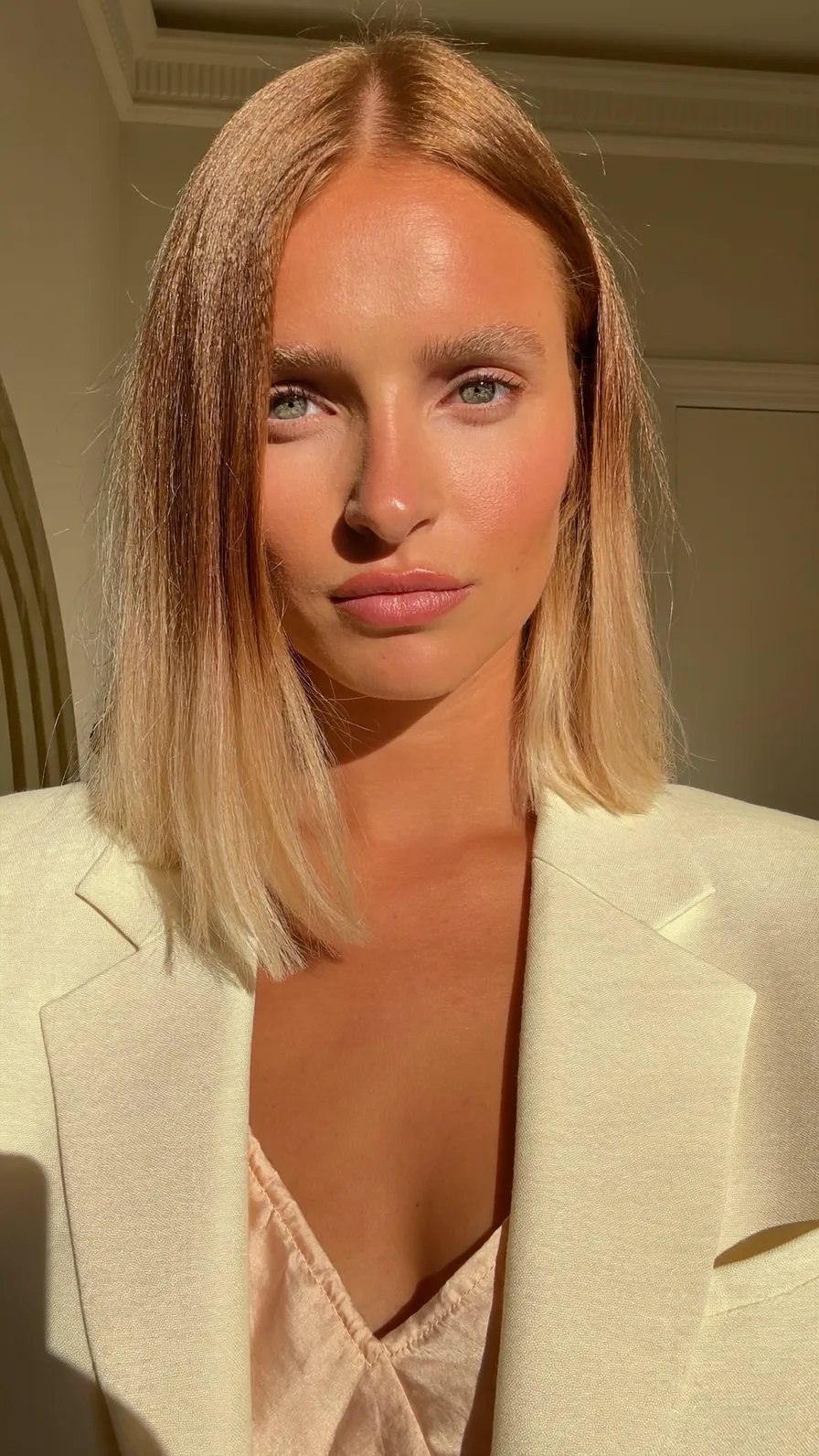 Sleek Blunt Lob with Honey Blonde Ombre Finish