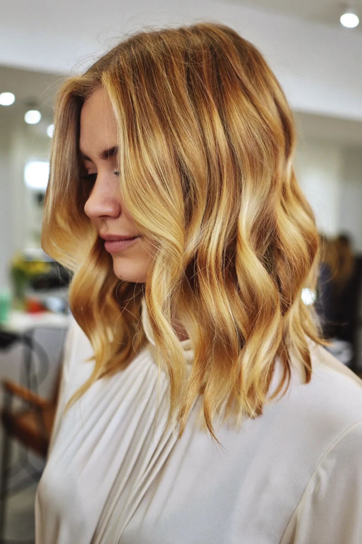 Collarbone-Length Honey Golden Blonde Lob with Blended Balayage Waves