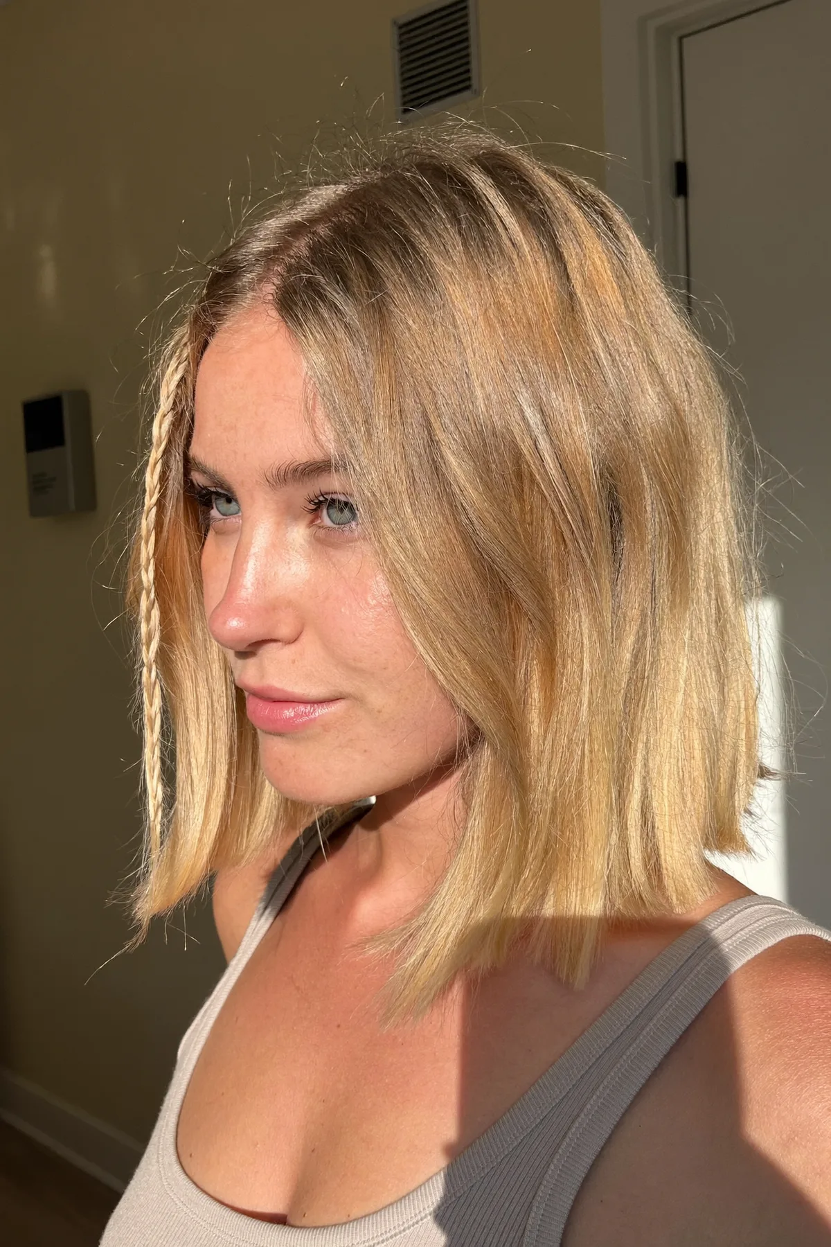 Sleek Honey Golden Blonde Lob for Shoulder-Length Hair