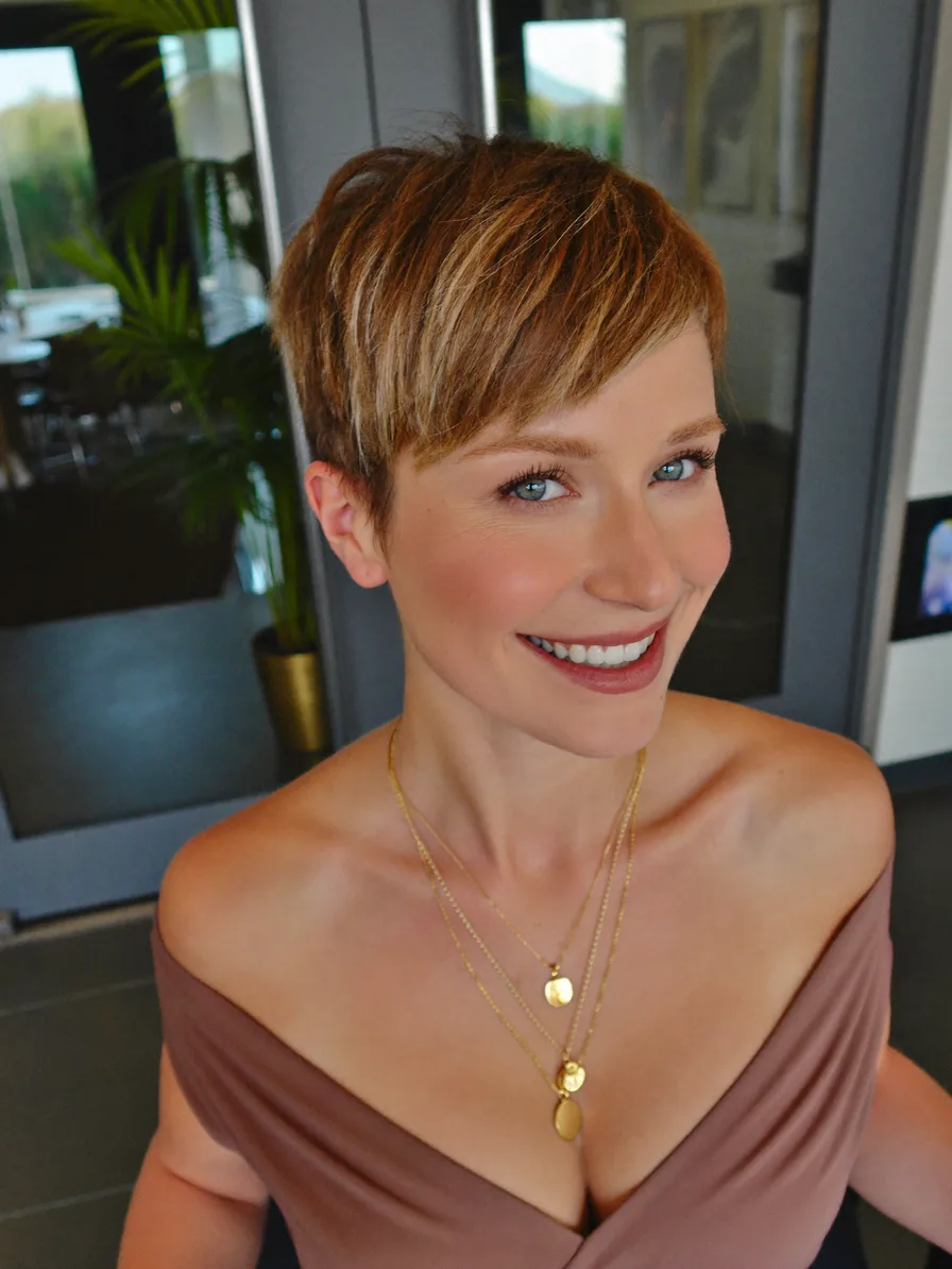 Textured Side-Swept Pixie Cut with Multi-Dimensional Highlights
