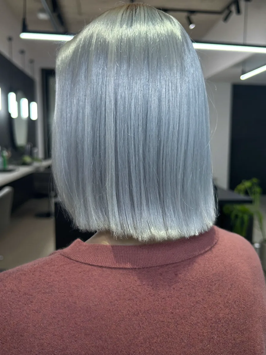 Sleek Chin-Length Icy Platinum Blunt Cut Bob Hairstyle