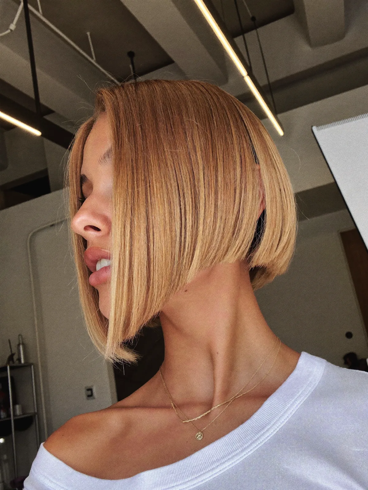 Sleek Inverted Bob with Sharp, Blunt Edges and Side Part Precision