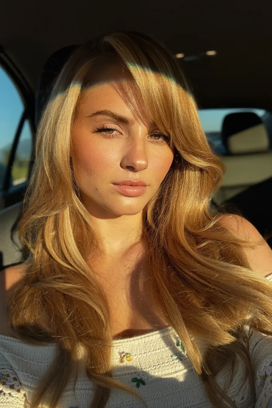Sun-Kissed Golden Blonde Long Layered Hair With Soft Flowing Waves
