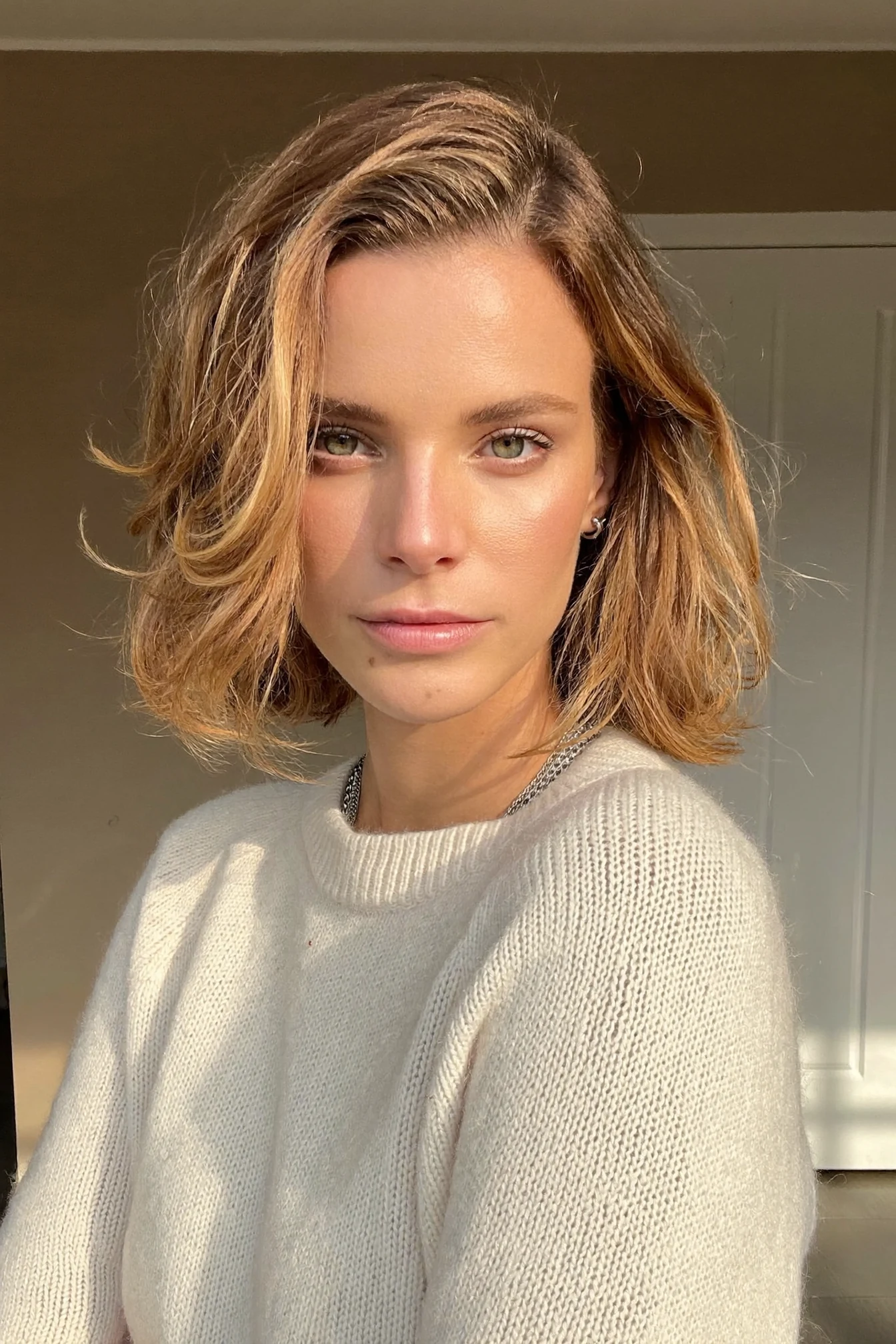 Highlights on Dark Jaw-Length Lob with Air-Dried Texture