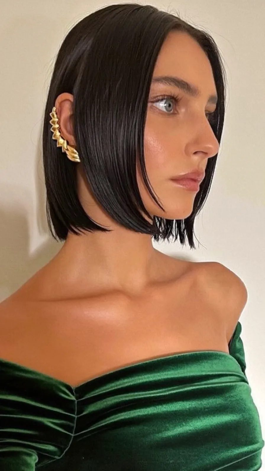 Sleek Jet Black Chin-Length Blunt-Cut Bob Hairstyle