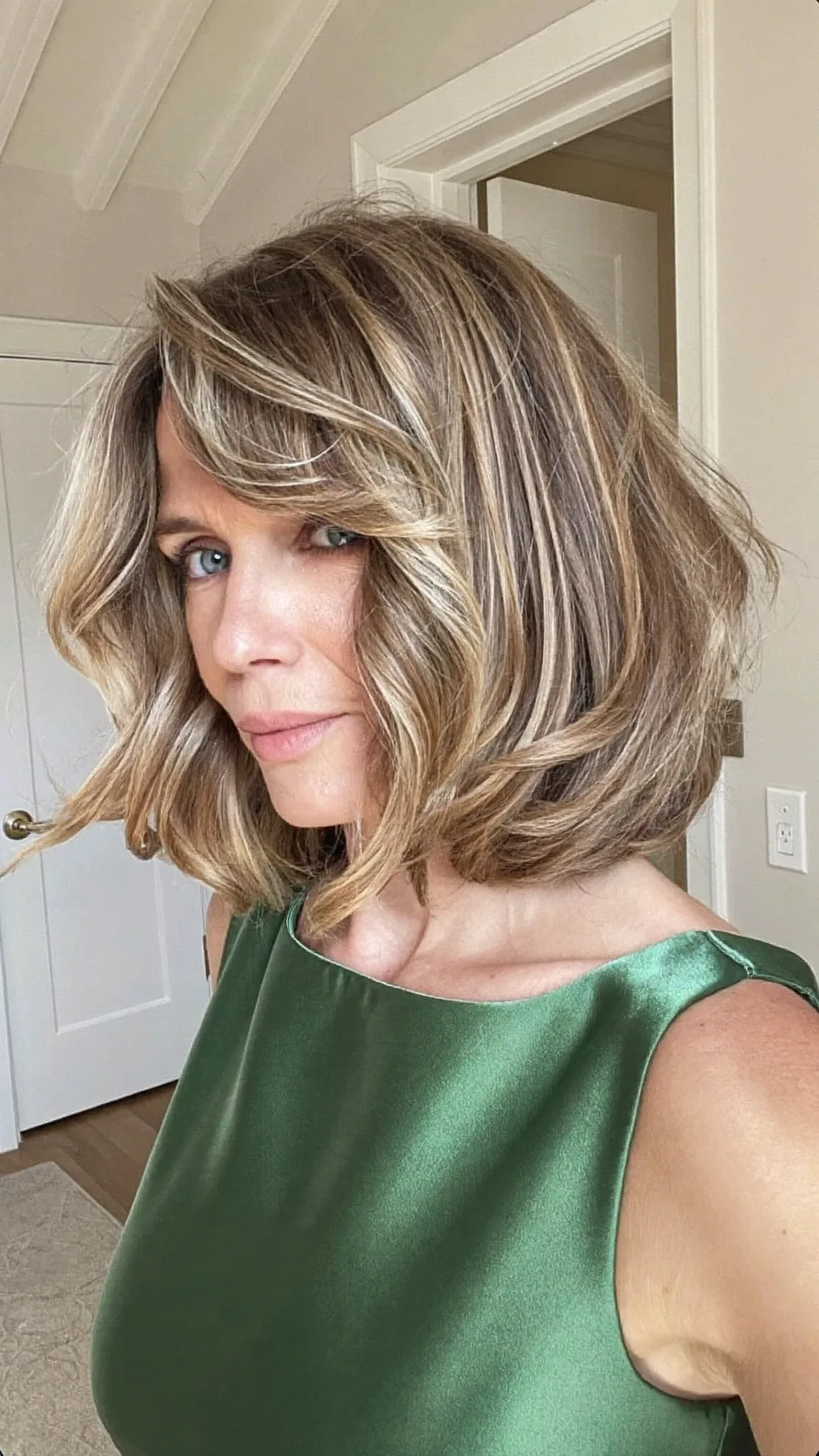 Chic Side-Swept Layered Bob with Multi-Toned Highlights