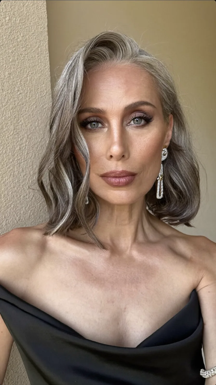 Elegant Soft Layered Shoulder-Length Silver Grey Bob Style