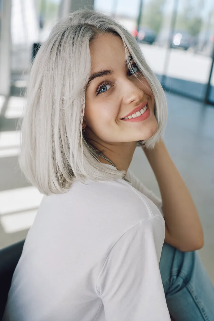 Chic Chin-Length Platinum Blonde Blunt Bob with Curtain Bangs