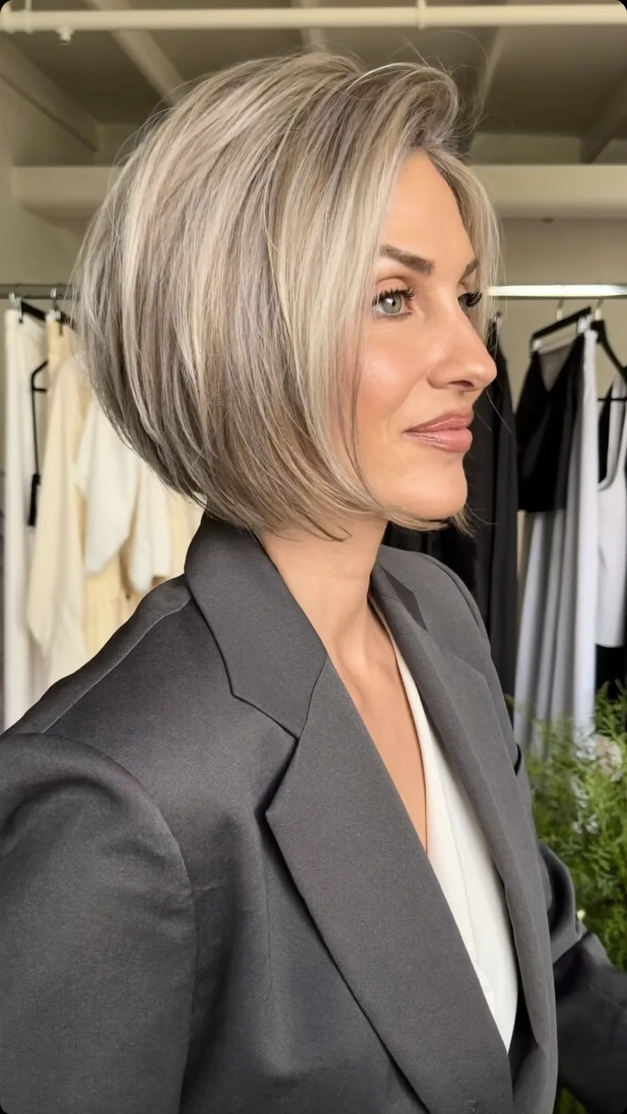 Elegant Chin-Length Classic Bob with Ashy Blonde Highlights