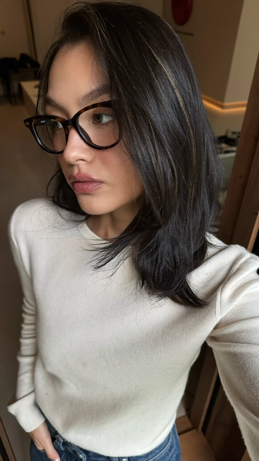 Elegant Shoulder-Length Dark Brown Hair with Subtle Highlight Layers
