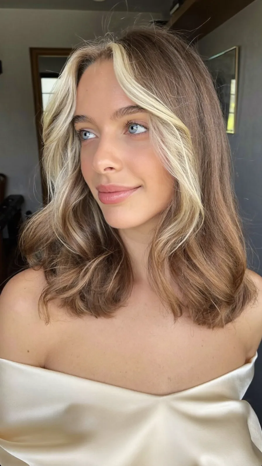Modern Shoulder-Length Warm Brown Hair with Blonde Money Piece