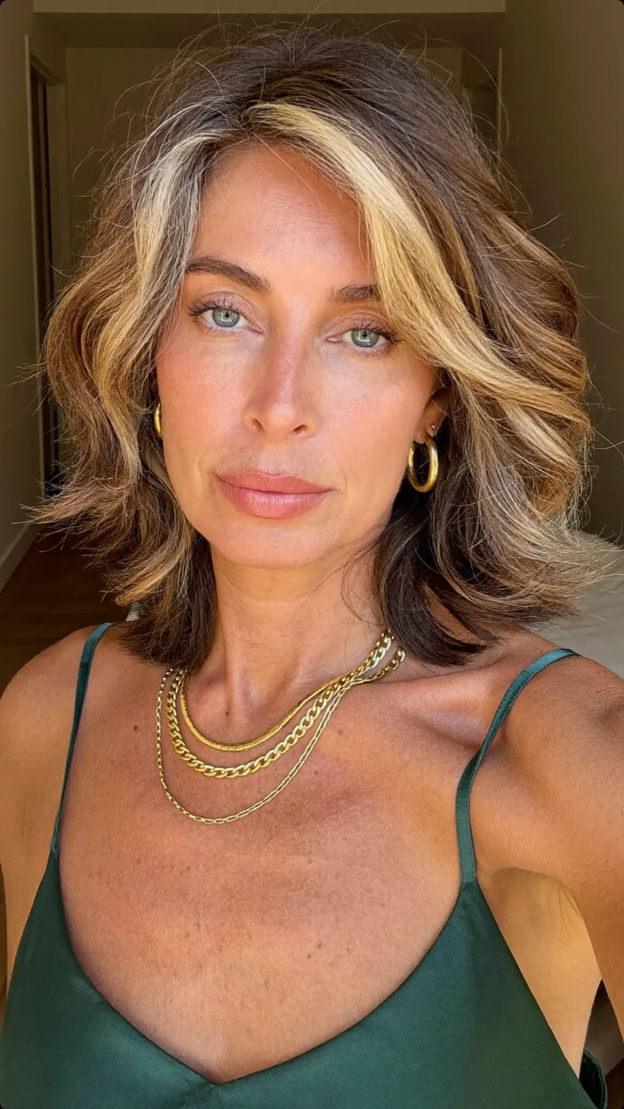 Modern Layered Lob with Face-Framing Blonde Highlights