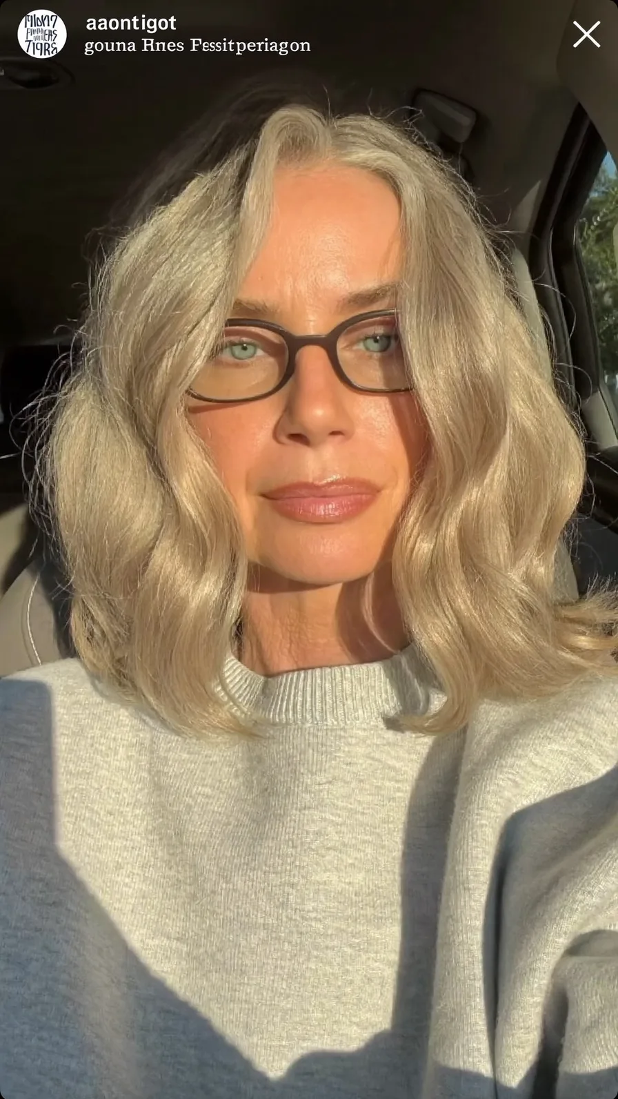 Elegant Shoulder-Length Platinum Blonde Lob with Long Layers