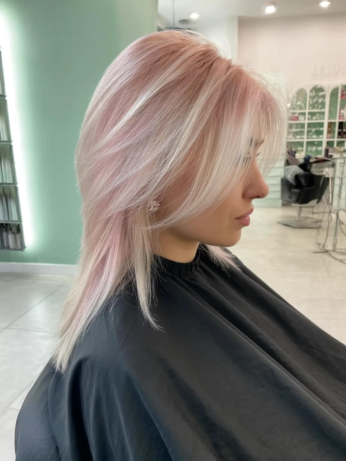 50 Stunning Long Bangs Hairstyles for a Soft, Face-Framing Look