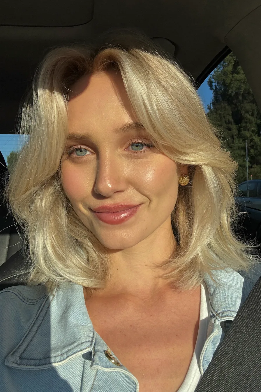 Effortlessly Chic Shoulder-Length Layered Lob with Curtain Bangs