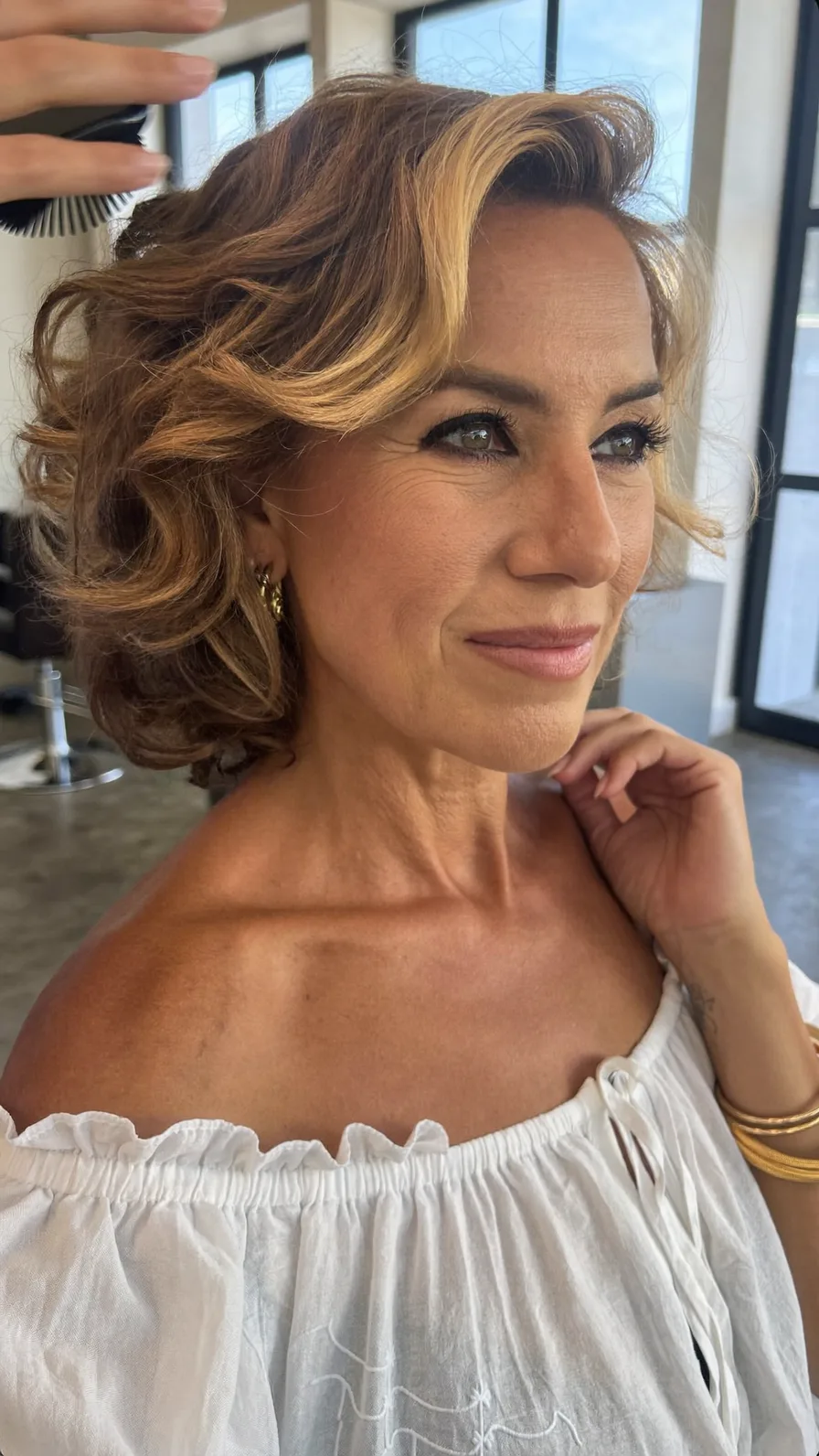 Wavy Chin-Length Layered Hairstyle with Side-Swept Balayage Highlights