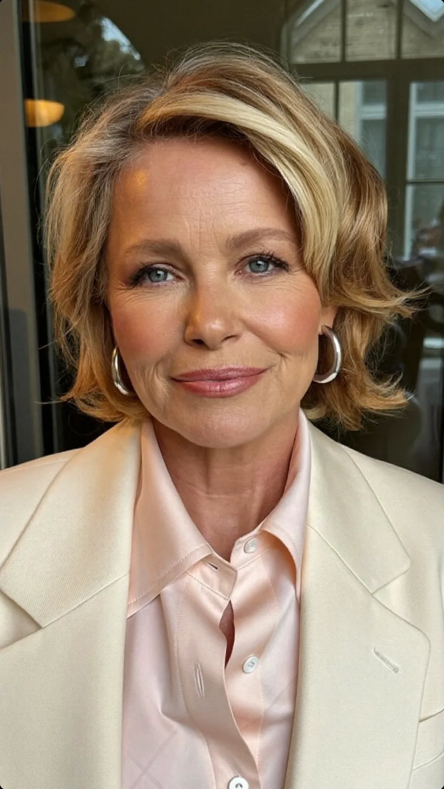 Elegant Chin-Length Layered Blonde Hairstyle with Side-Swept Bangs