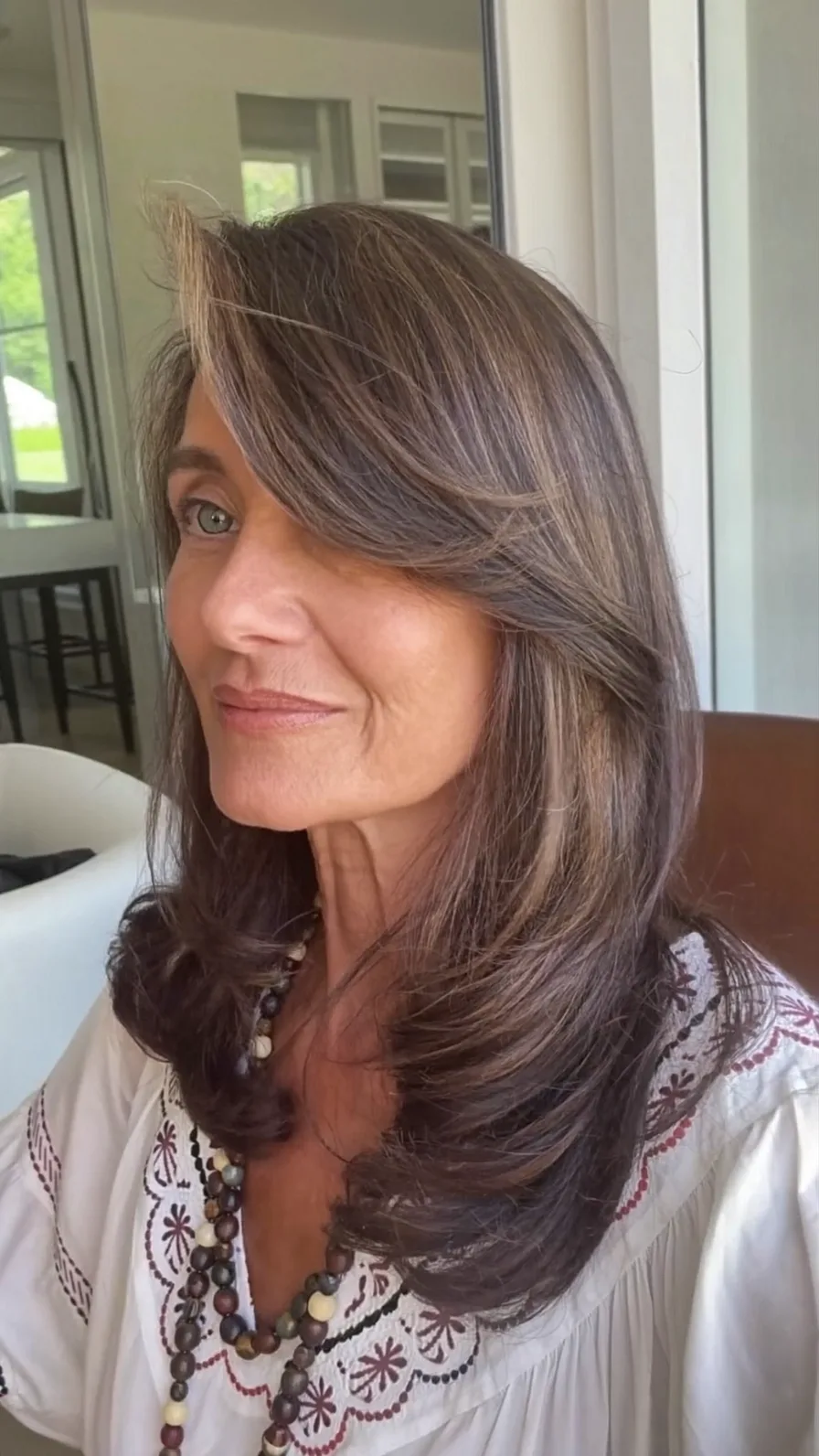 Shoulder-Length Layered Hairstyle with Soft Side-Swept Bangs