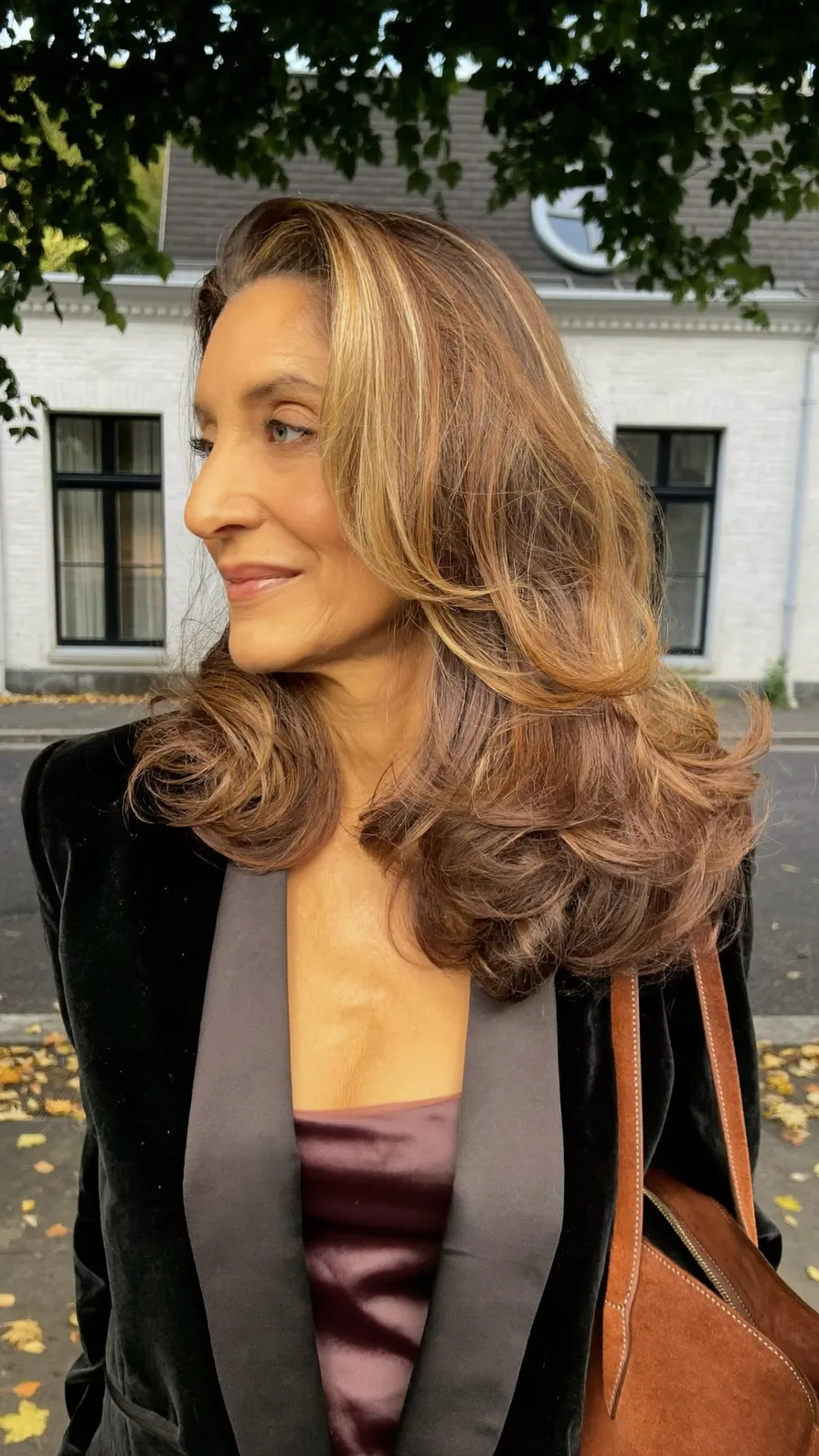 Voluminous Wavy Medium-Length Hair with Balayage Highlights