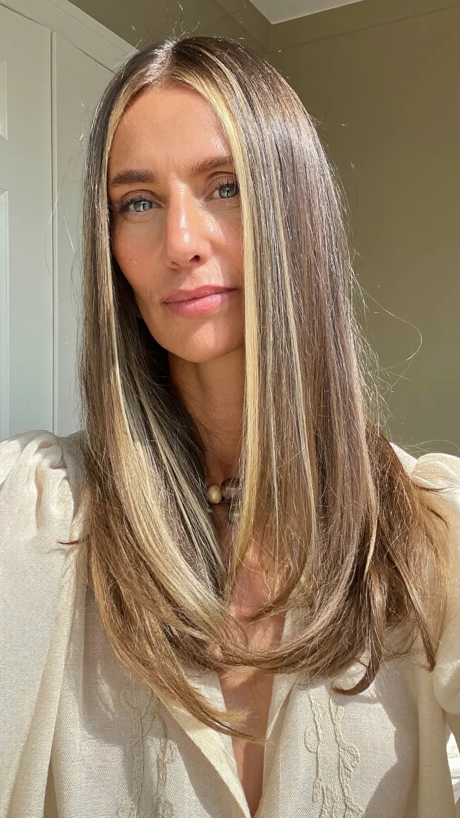 Sleek Long Layers with Honey Blonde Money-Piece Highlights