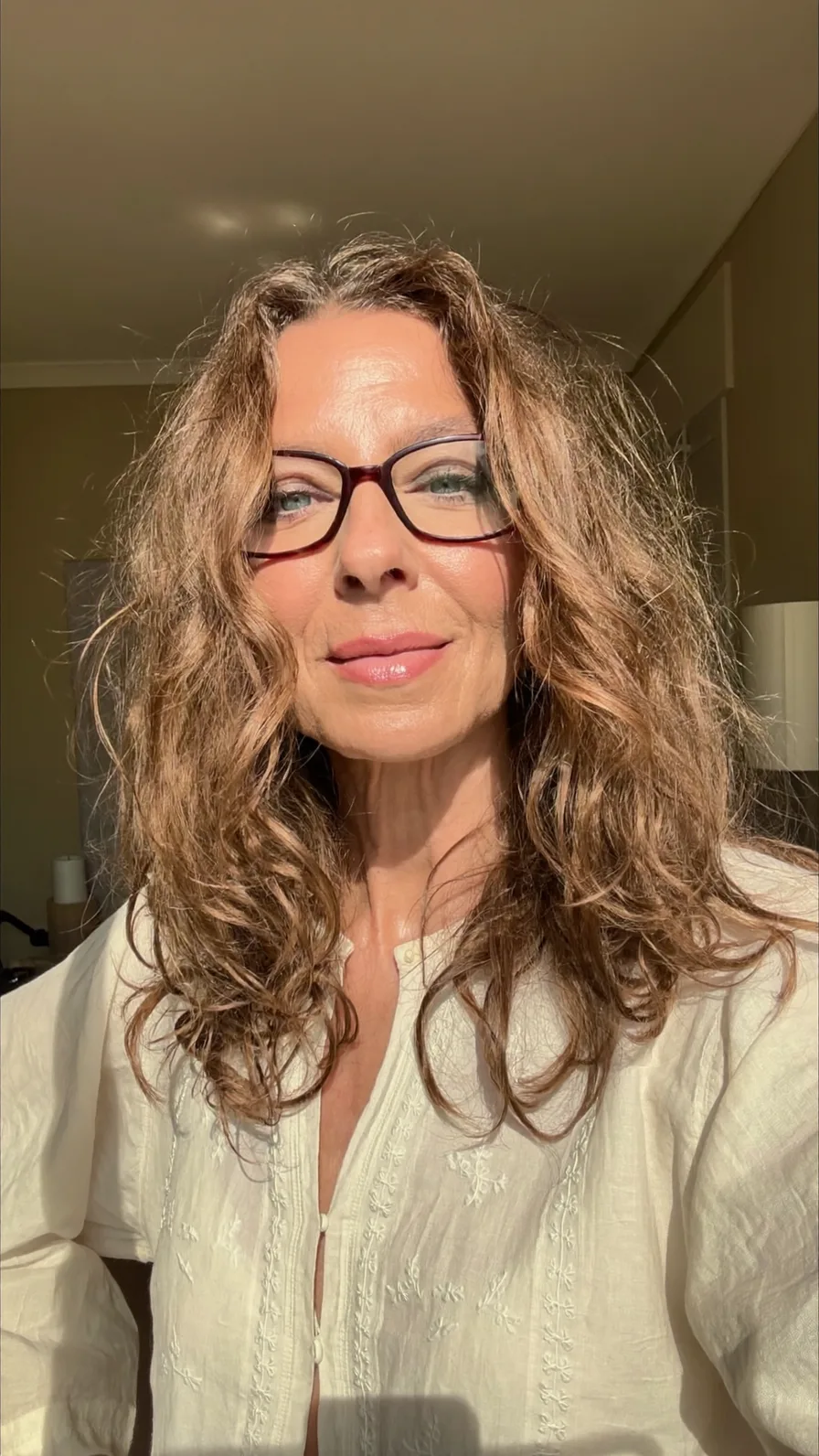 Natural Textured Medium-Length Hair with Warm Brown Layers