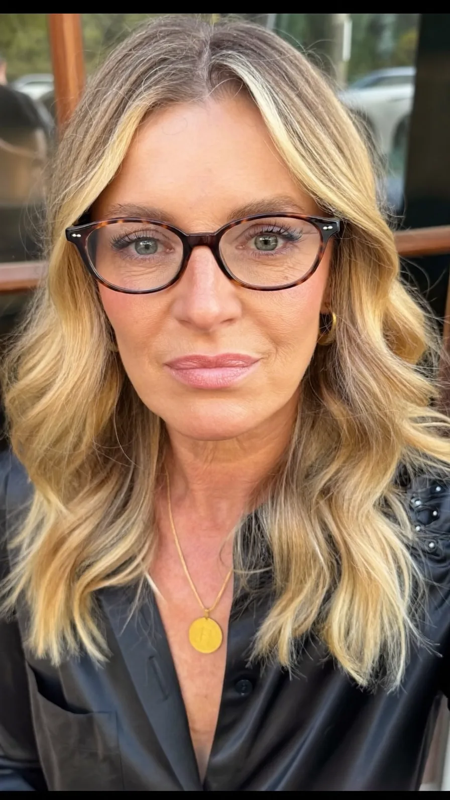 Shoulder-Length Honey Blonde Wavy Layers with Balayage Highlights