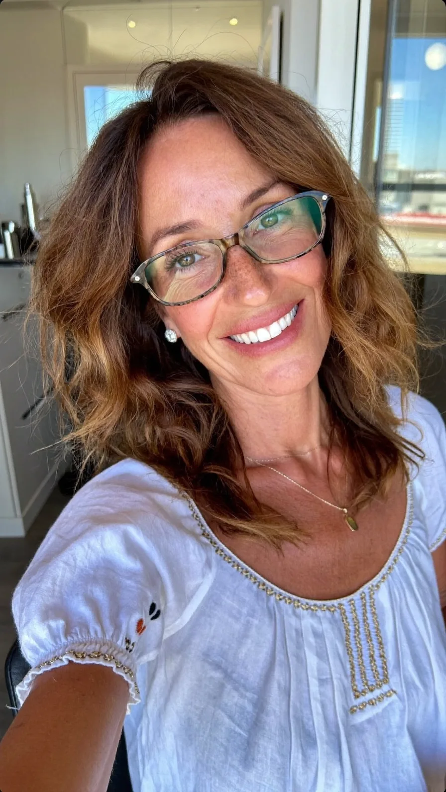 Medium-Length Textured Layers with Subtle Golden Highlights