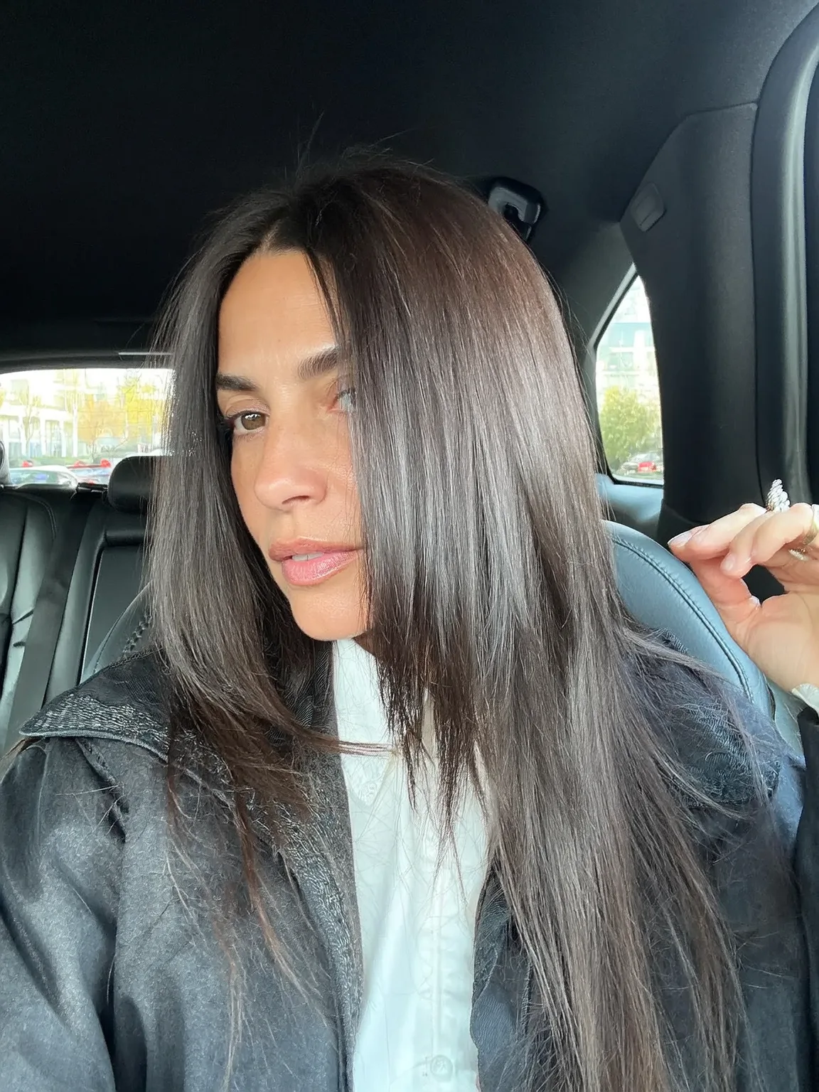 Sleek Rich Chocolate Brown Layers with Natural Volume