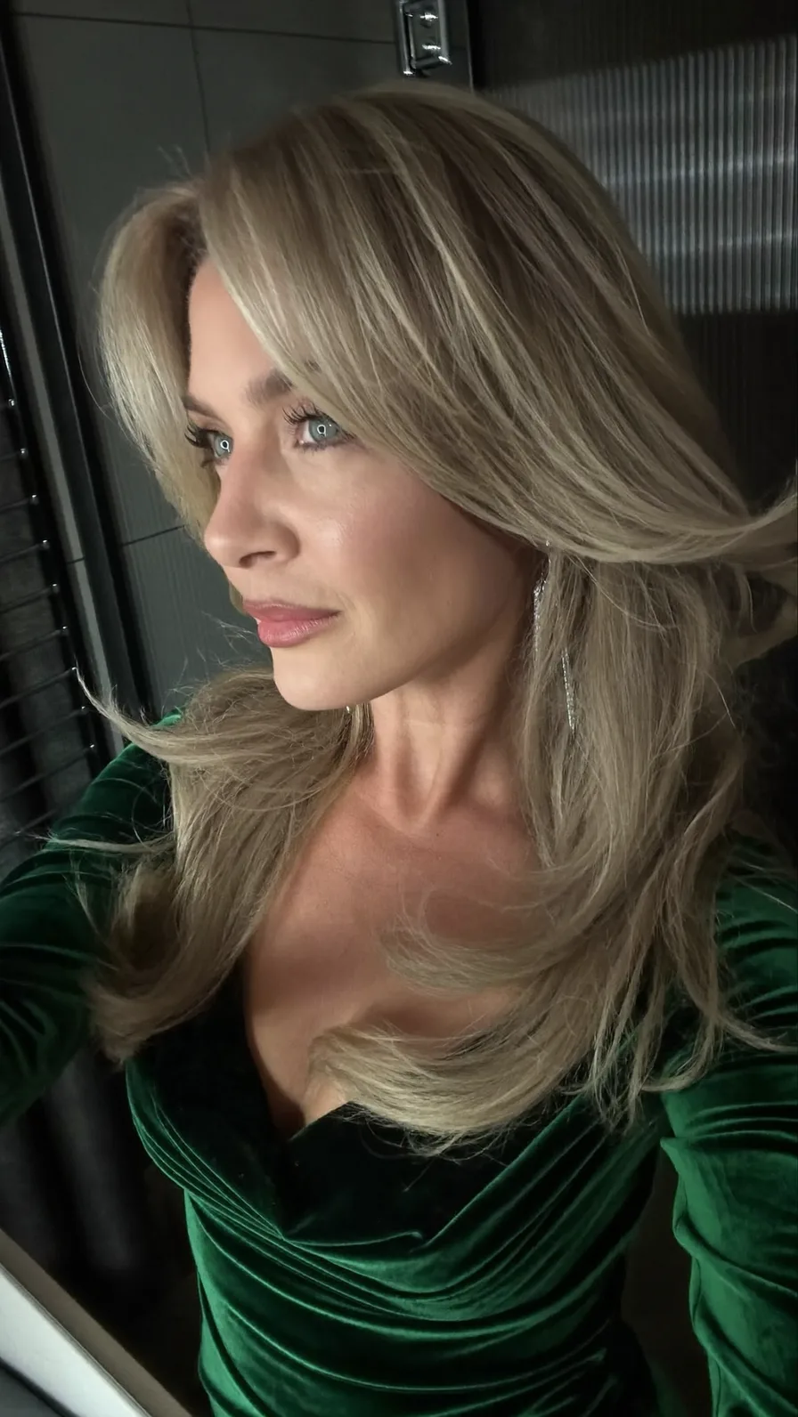 Elegant Long Layered Hairstyle with Soft Curtain Bangs
