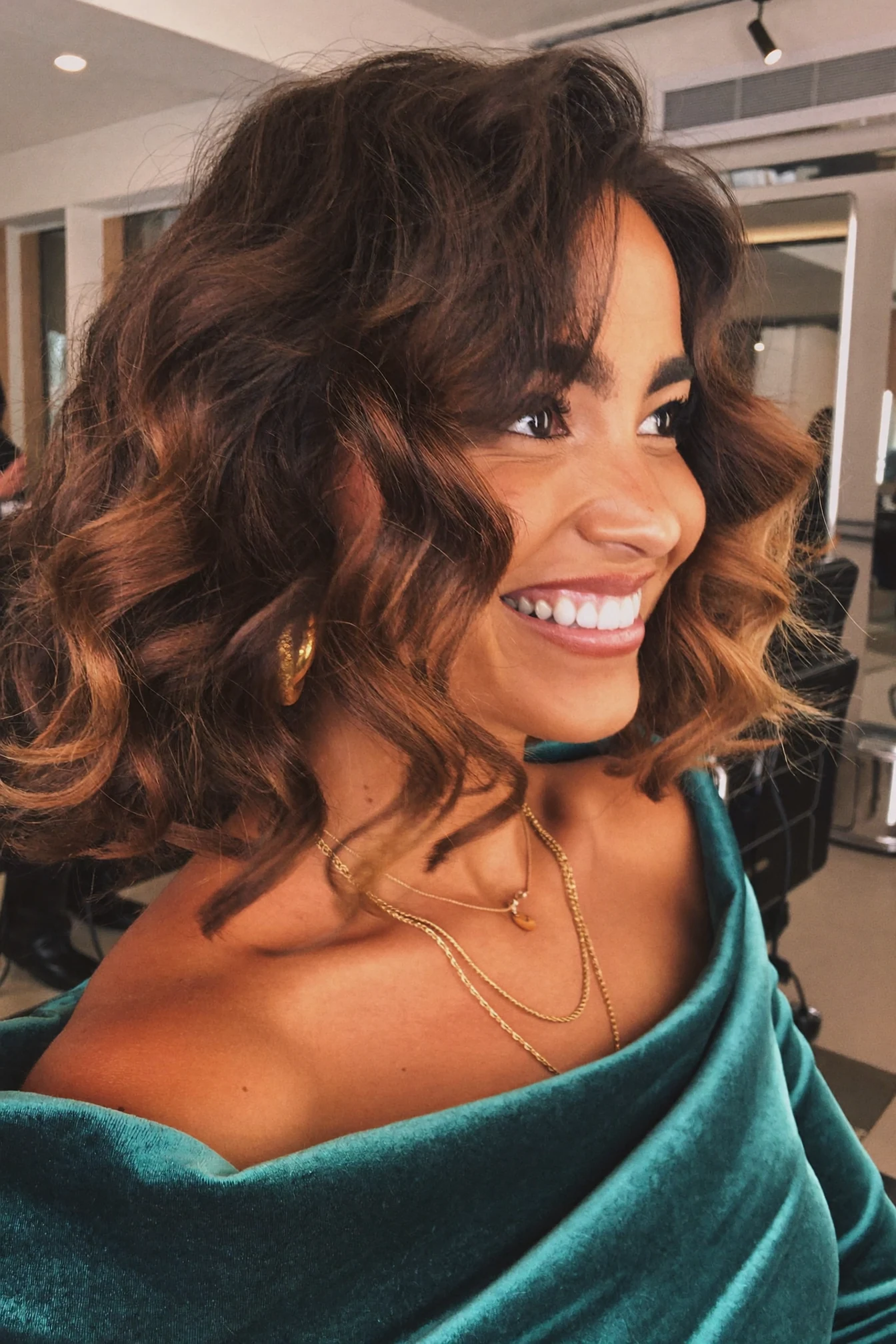 Jaw-Length Lob with Highlighted Dark Base and Curtain Bangs