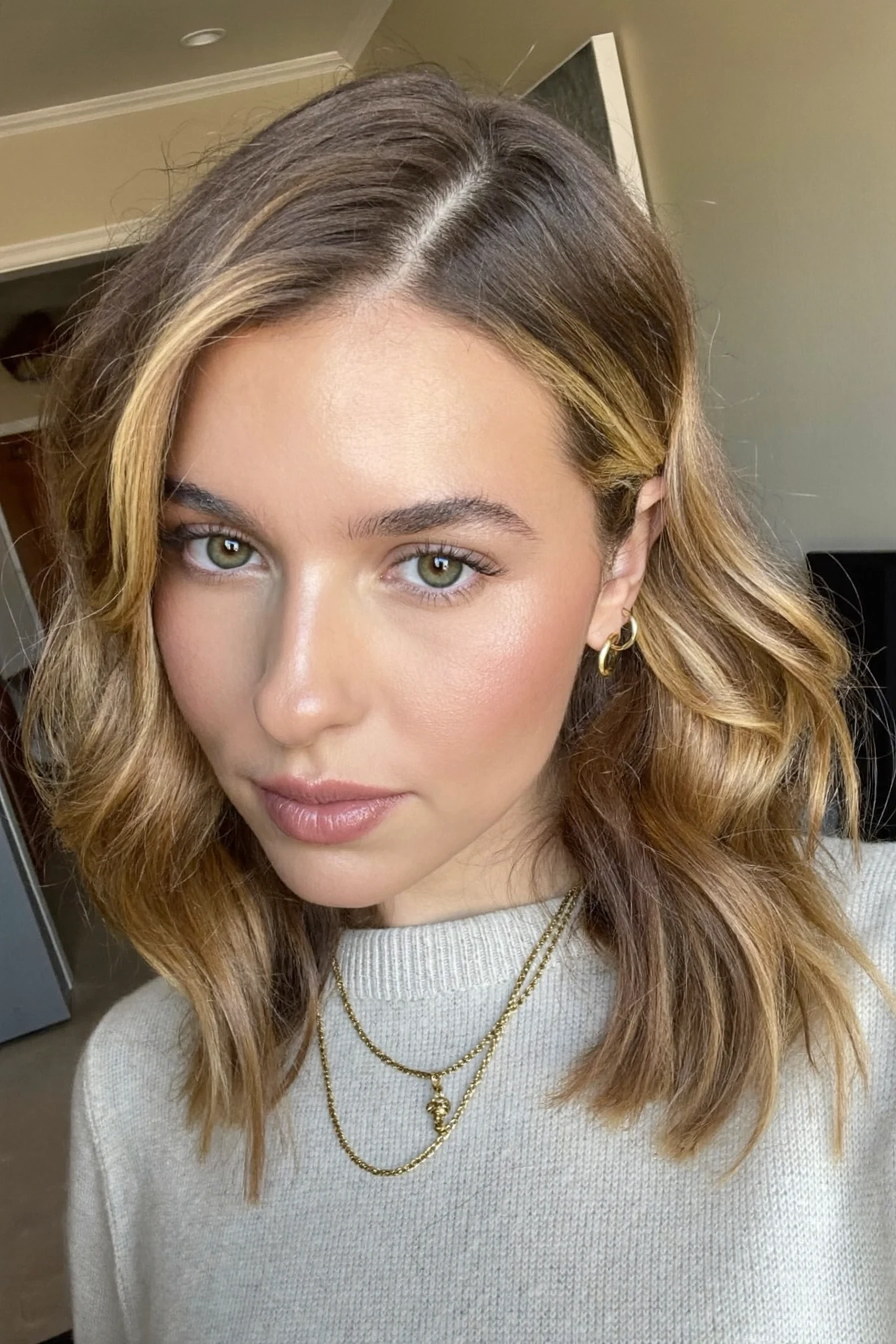 Face-Framed Shoulder Lob with Caramel Highlights