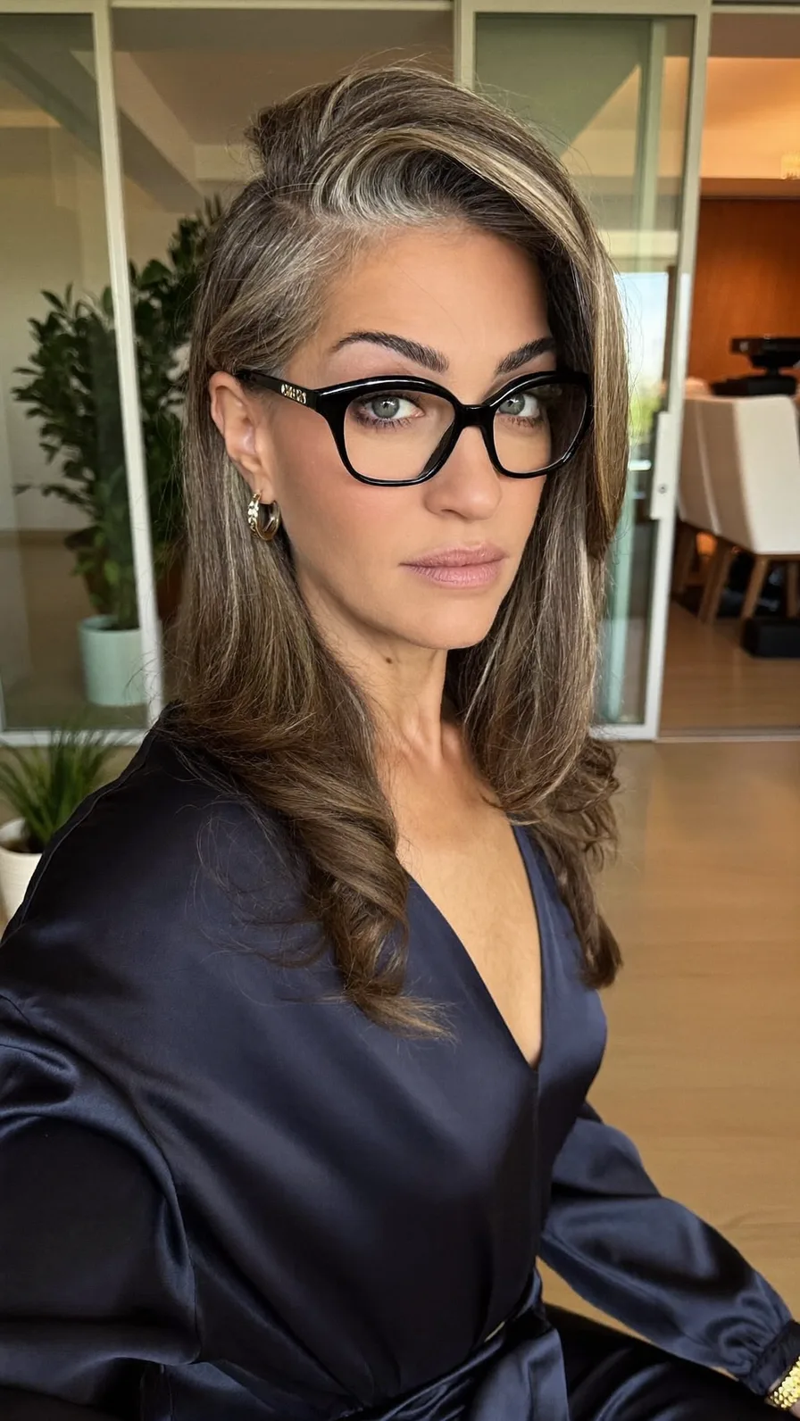 Sophisticated Deep Side Part Medium Layered Hairstyle with Highlights