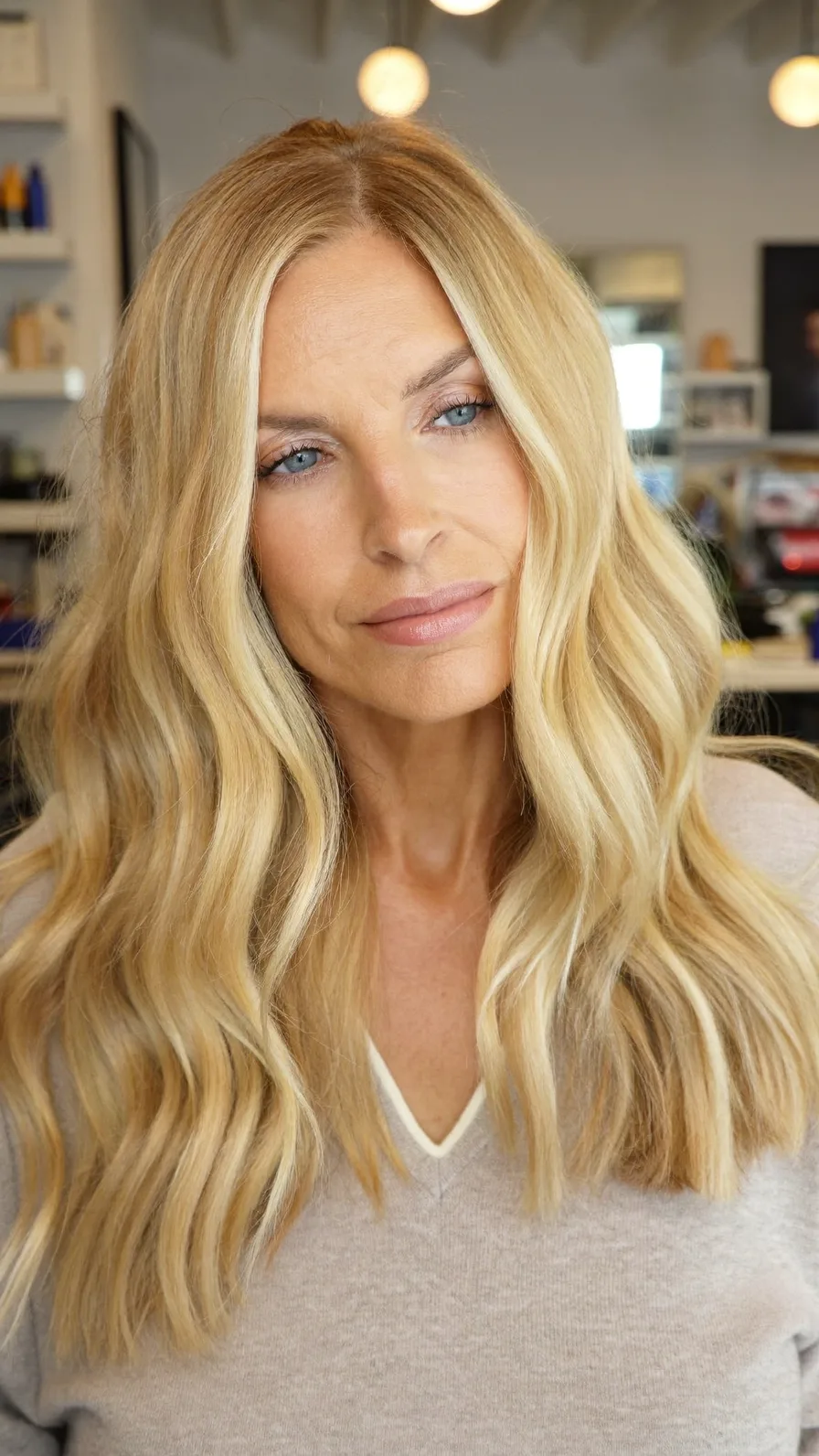 Elegant Medium-Length Honey Blonde Balayage with Flowing Waves