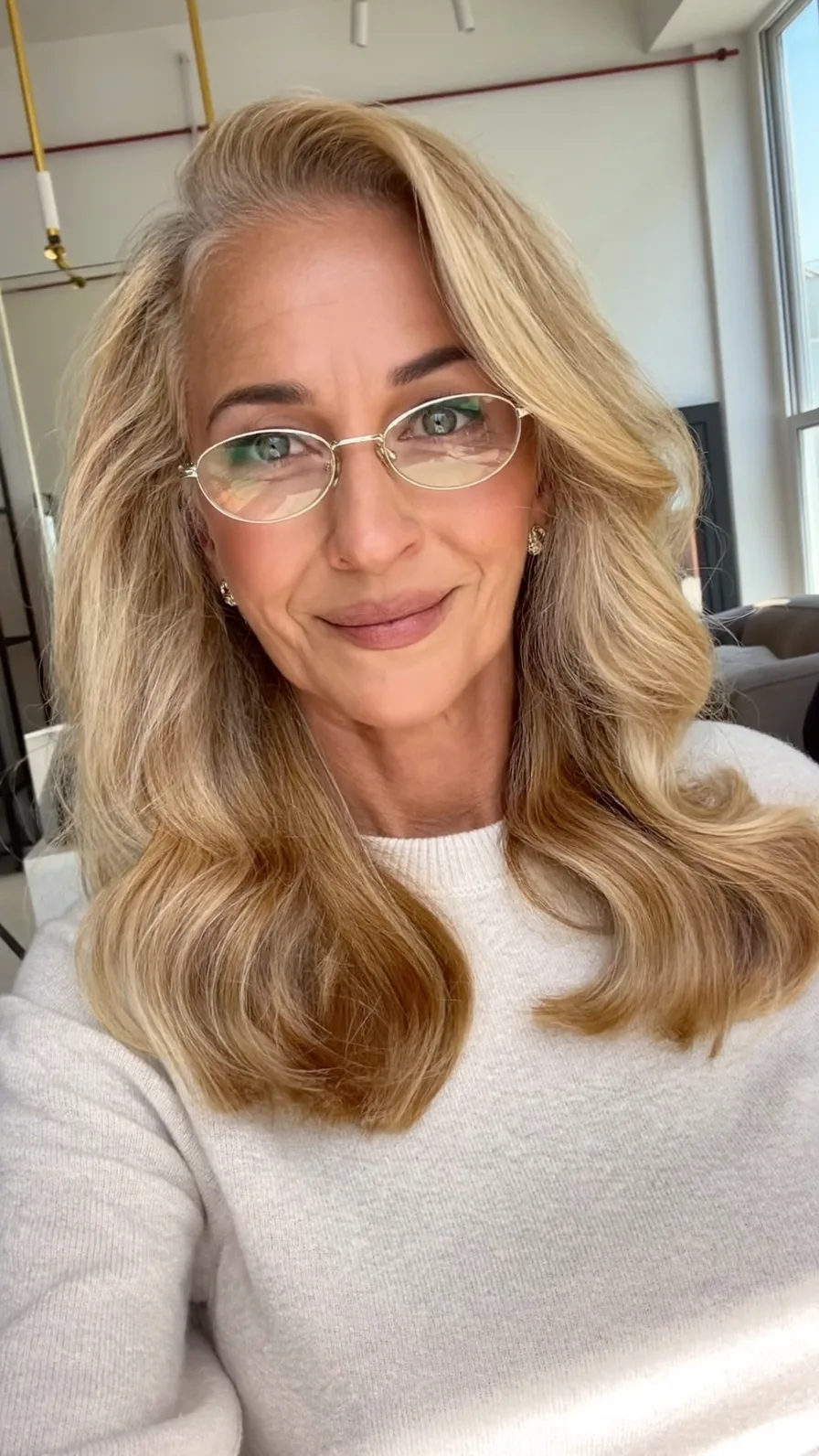 Classic Honey Blonde Long Layers with Flowing Waves