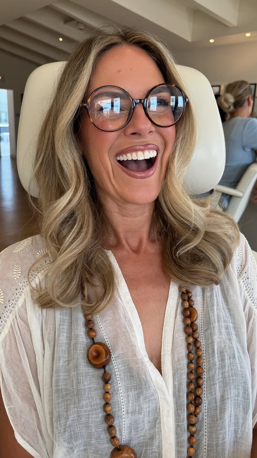 Soft Wavy Medium-Length Hair with Balayage Highlights