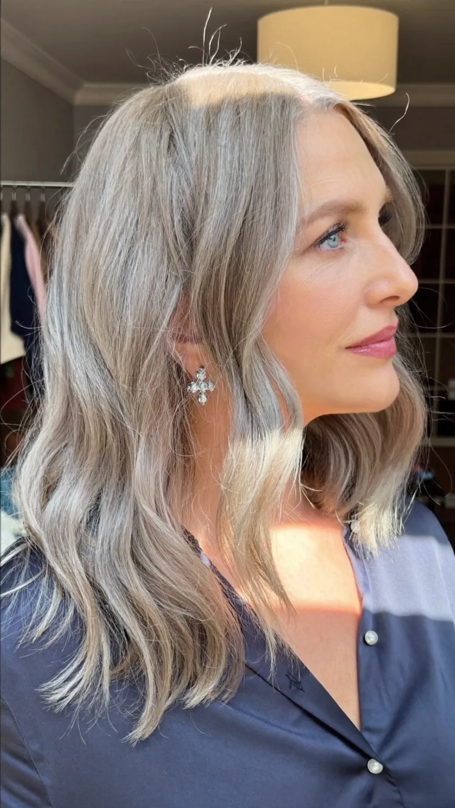 Elegant Medium-Length Wavy Hair with Curtain Bangs Style