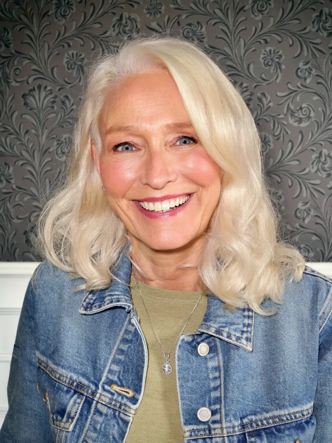 Medium Silvery Blonde Layered Waves for Oval Faces