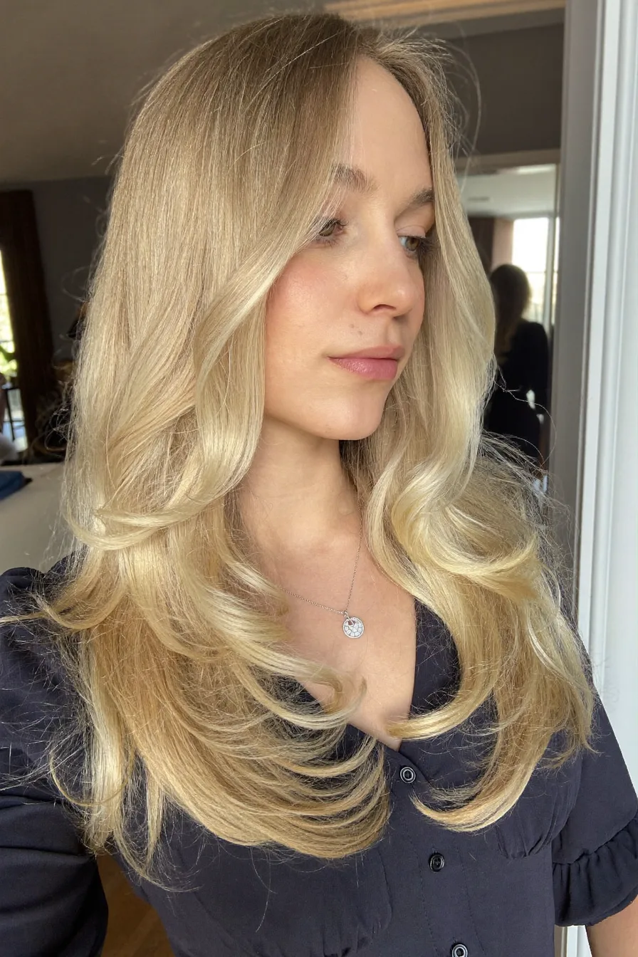 Softly Feathered Shoulder-Length Layered Hair With Face-Framing Waves