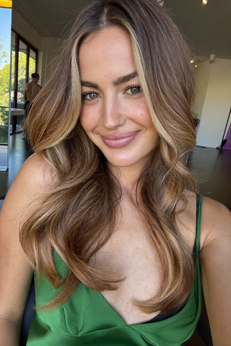 Soft Face-Framing Shoulder-Length Layered Hair with Effortless Waves