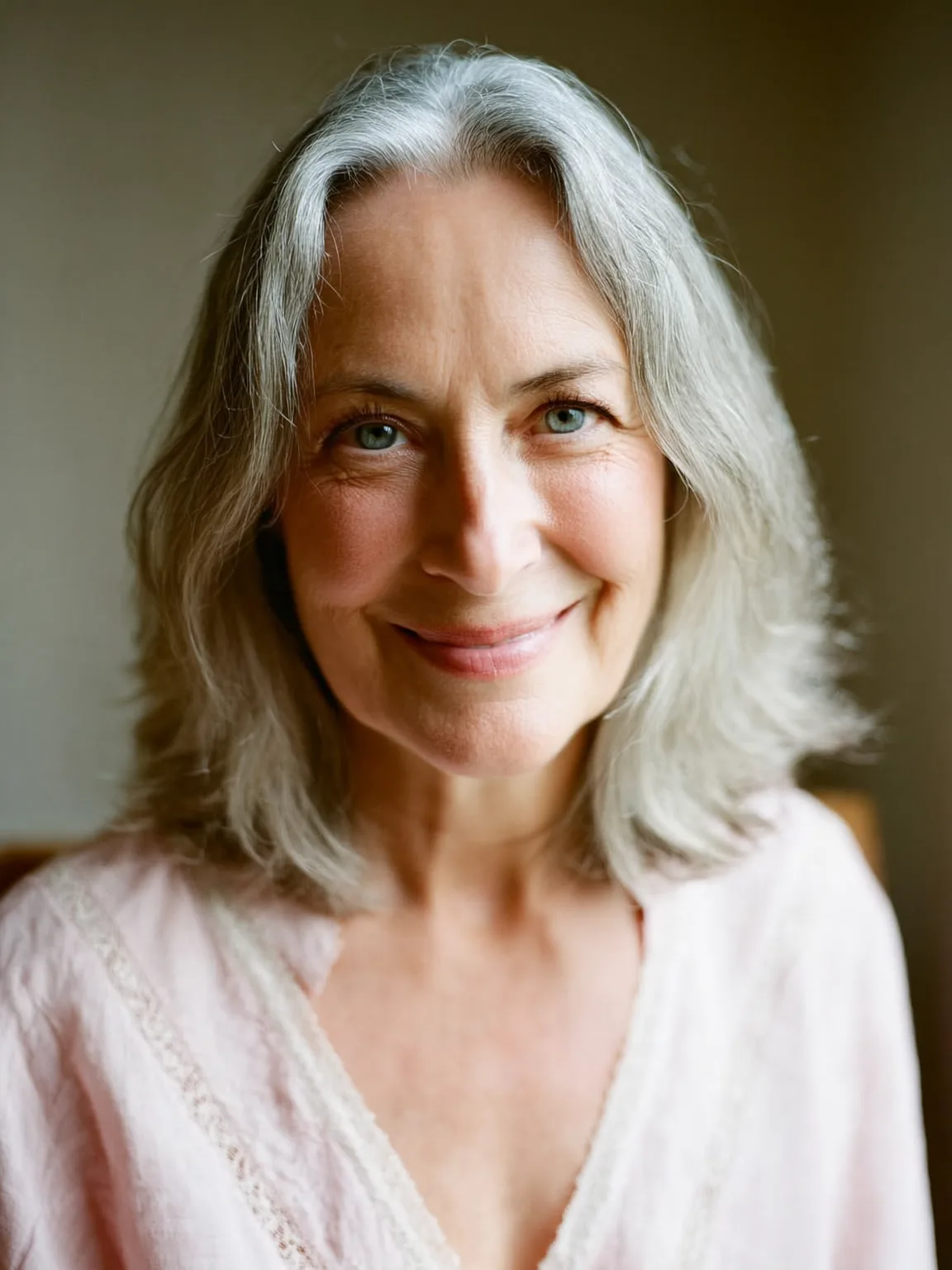 Shoulder-Length Wavy Silver Frost Bob Without Bangs