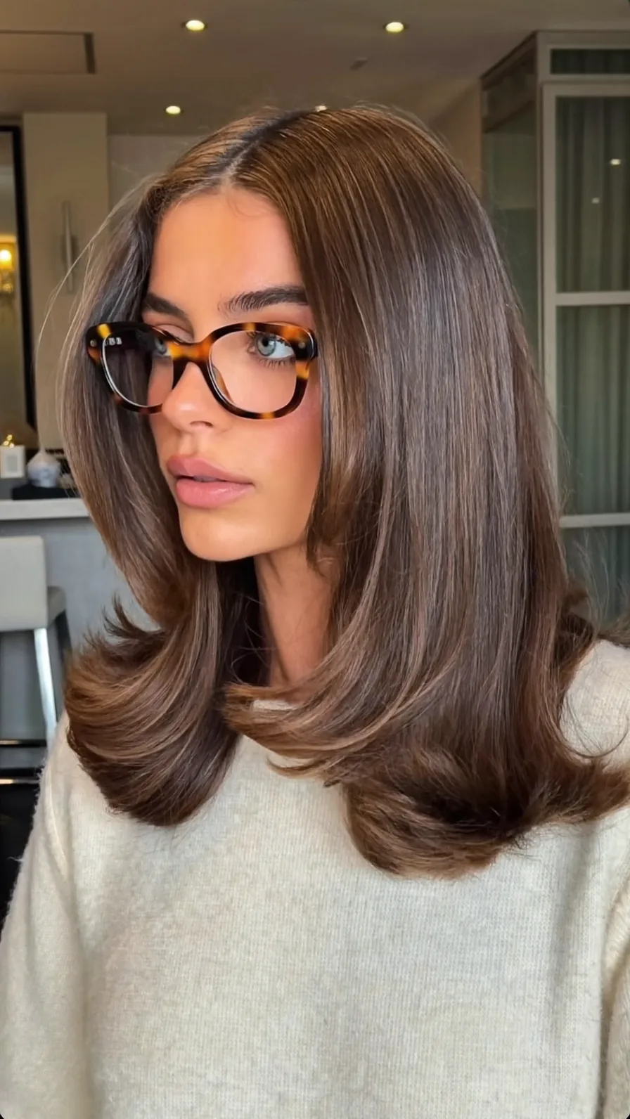 Sleek Medium Length Layered Hair with Natural Highlights