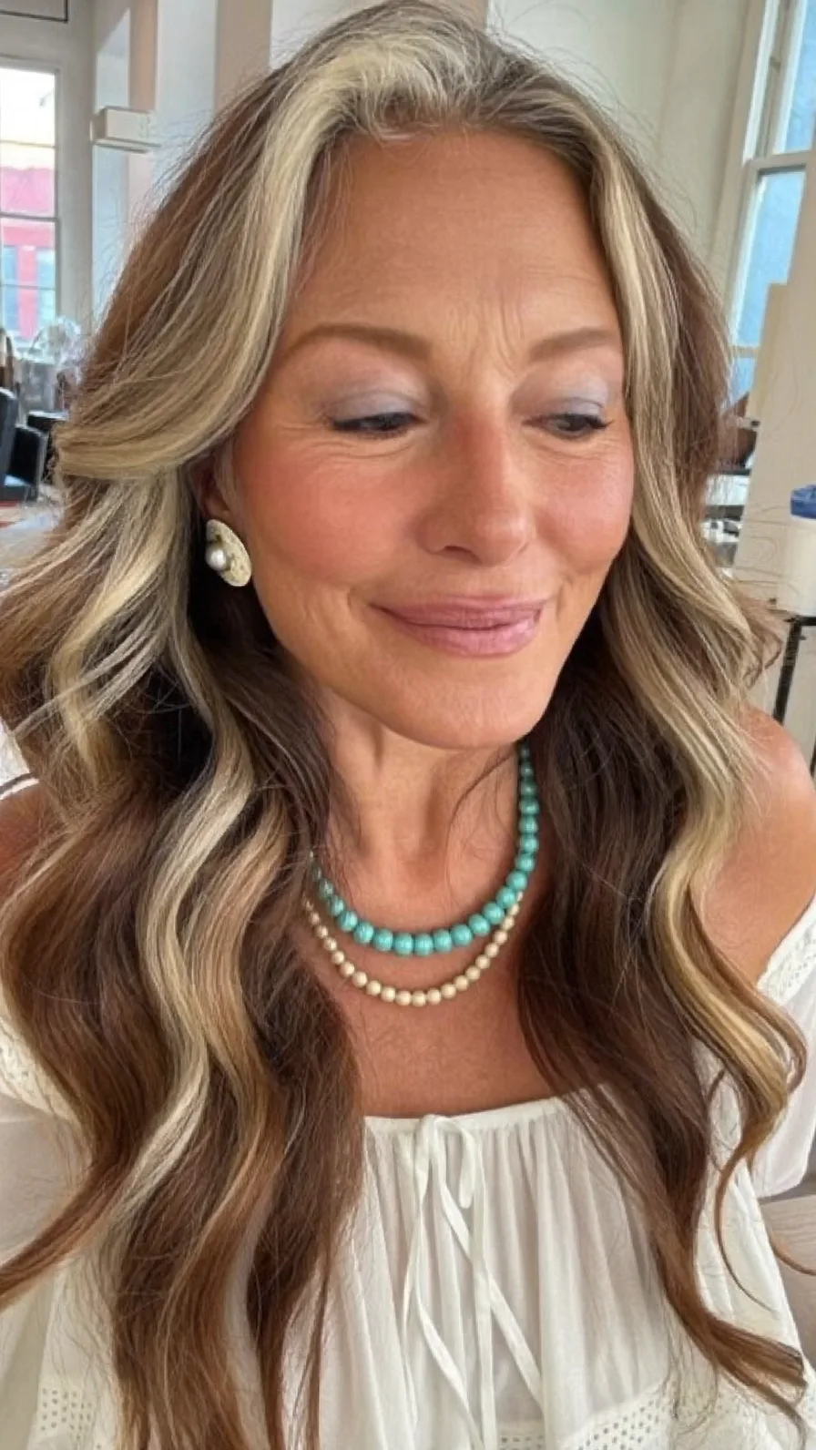 Voluminous Long Wavy Hair with Bold Money-Piece Highlights