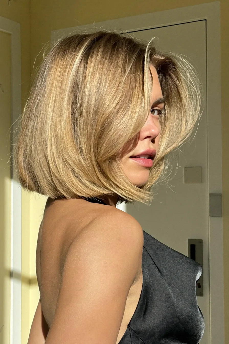 Voluminous Chin-Length Honey Blonde Bob With Curtain Bangs