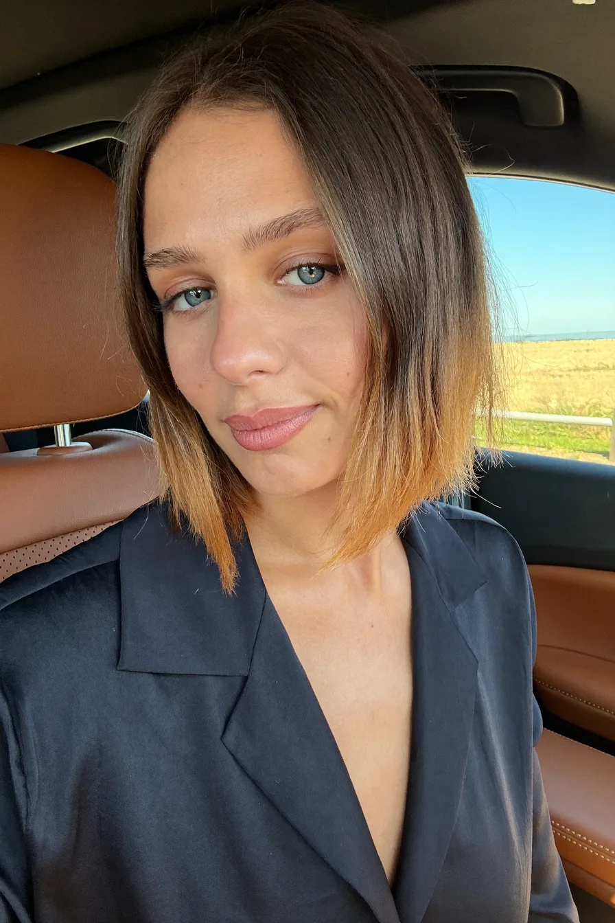 Chic Chin-Length Bob with Dark Brown Ombre Ends