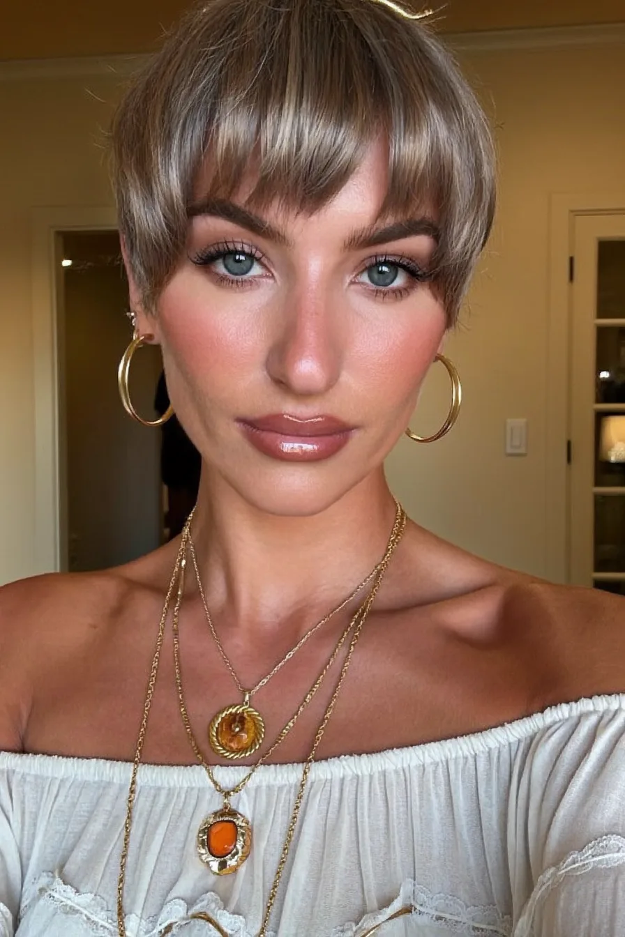 Textured Ash Blonde Pixie-Bob With Soft Rounded Fringe