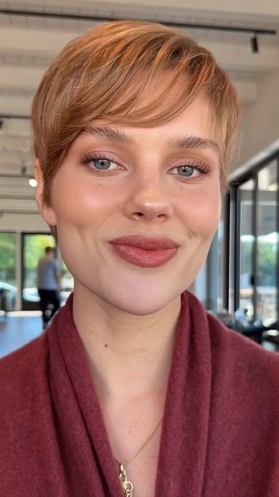 Chic Tapered Pixie-Bob with Soft Face-Framing Layers