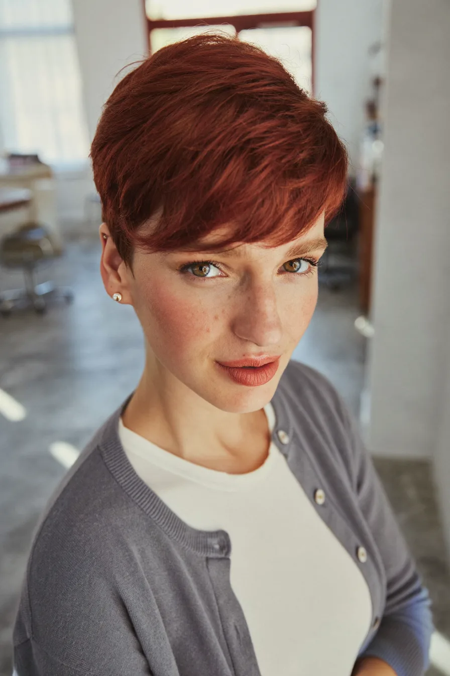 Chic Textured Pixie-Bob With Side-Swept Bangs For Modern Elegance