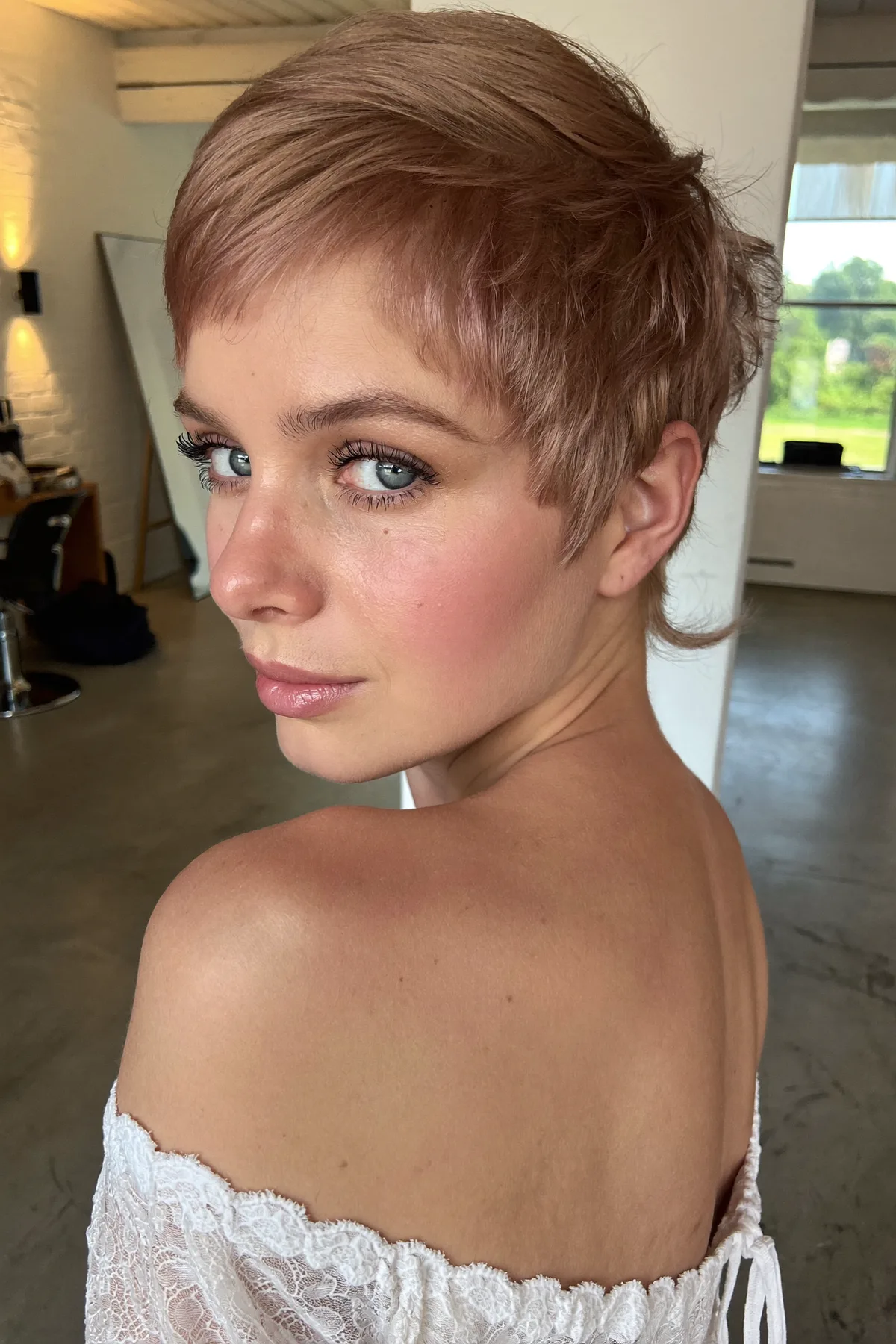 Sleek Straight Strawberry Blonde Pixie Cut with Solid Color Finish