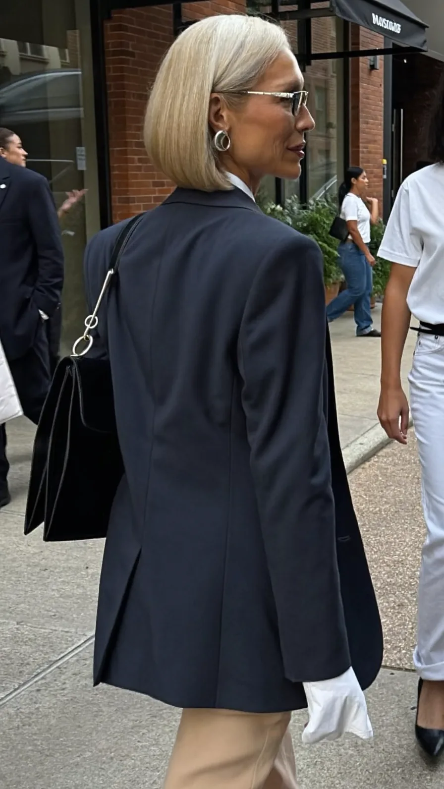 Sleek Platinum Blonde Chin-Length Blunt Bob Hairstyle